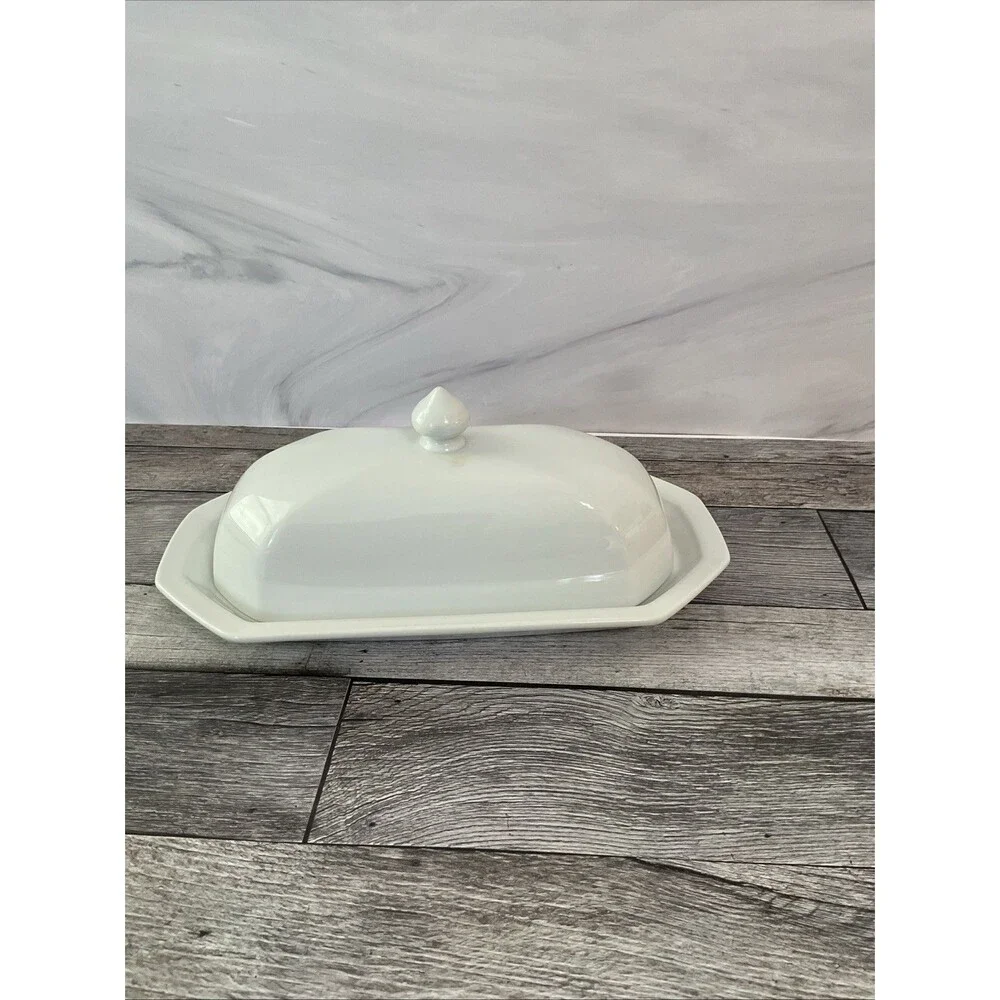 Savoir Vivre Madison Blanche Butter Dish with Knob Ceramic White